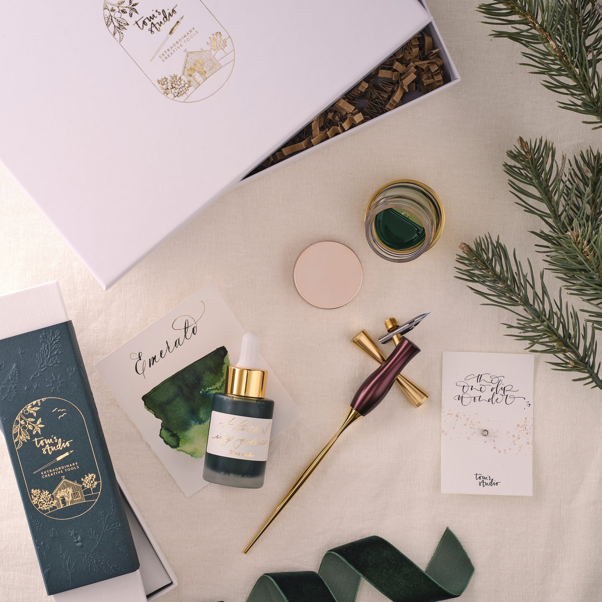 The Calligraphy Pen Gift Set – including the Bloom, oblique, in Dark Mulberry, the One-Dip-Wonder, Calligraphy ink and Tilt ink pot.