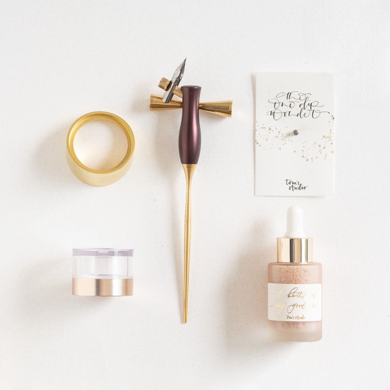 Contents of the Calligraphy Pen Gift Set: the Bloom calligraphy pen,, the One-Dip-Wonder, calligraphy ink and Tilt ink pot.