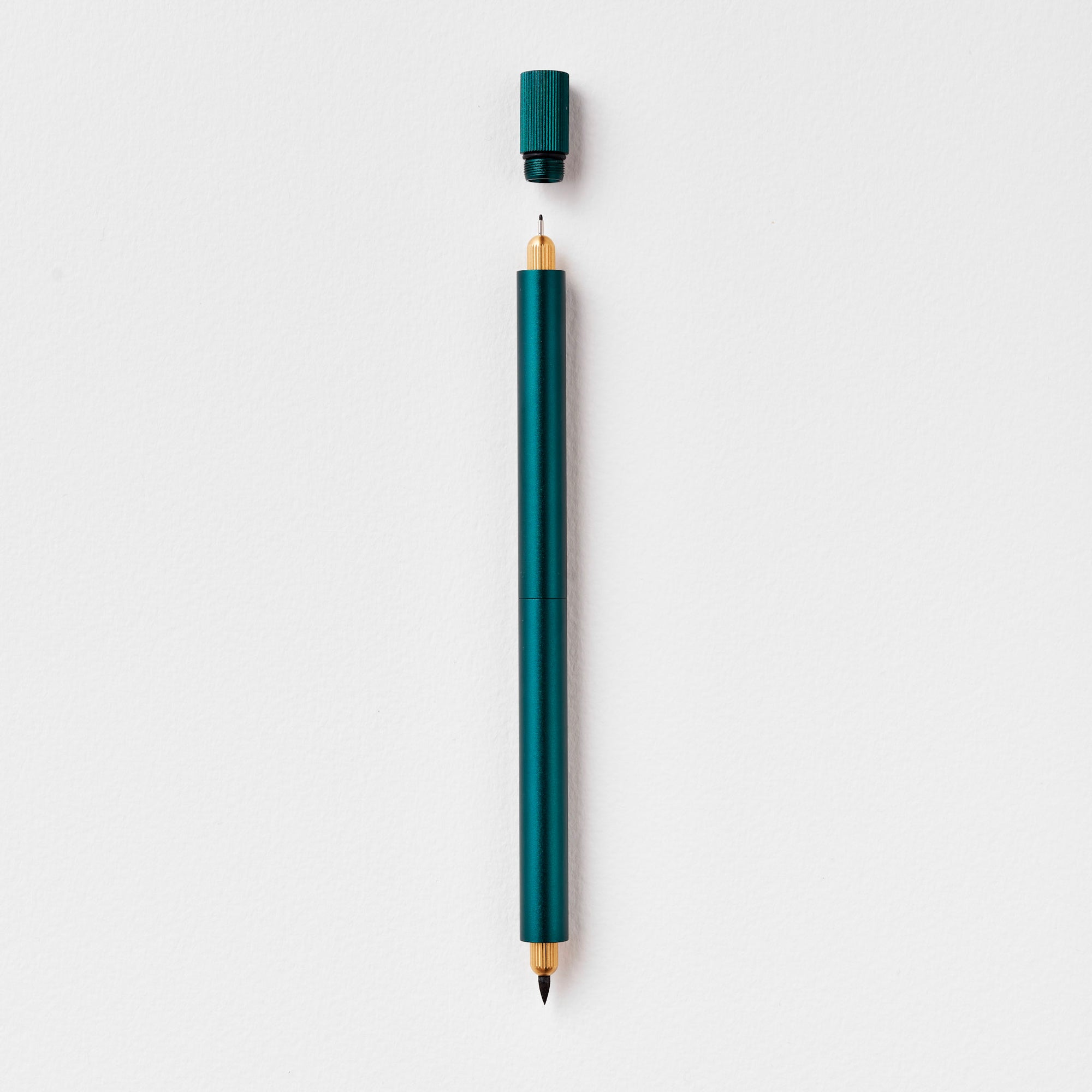 The Lumos Pro Duo Refillable Pen in Ivy  on white background