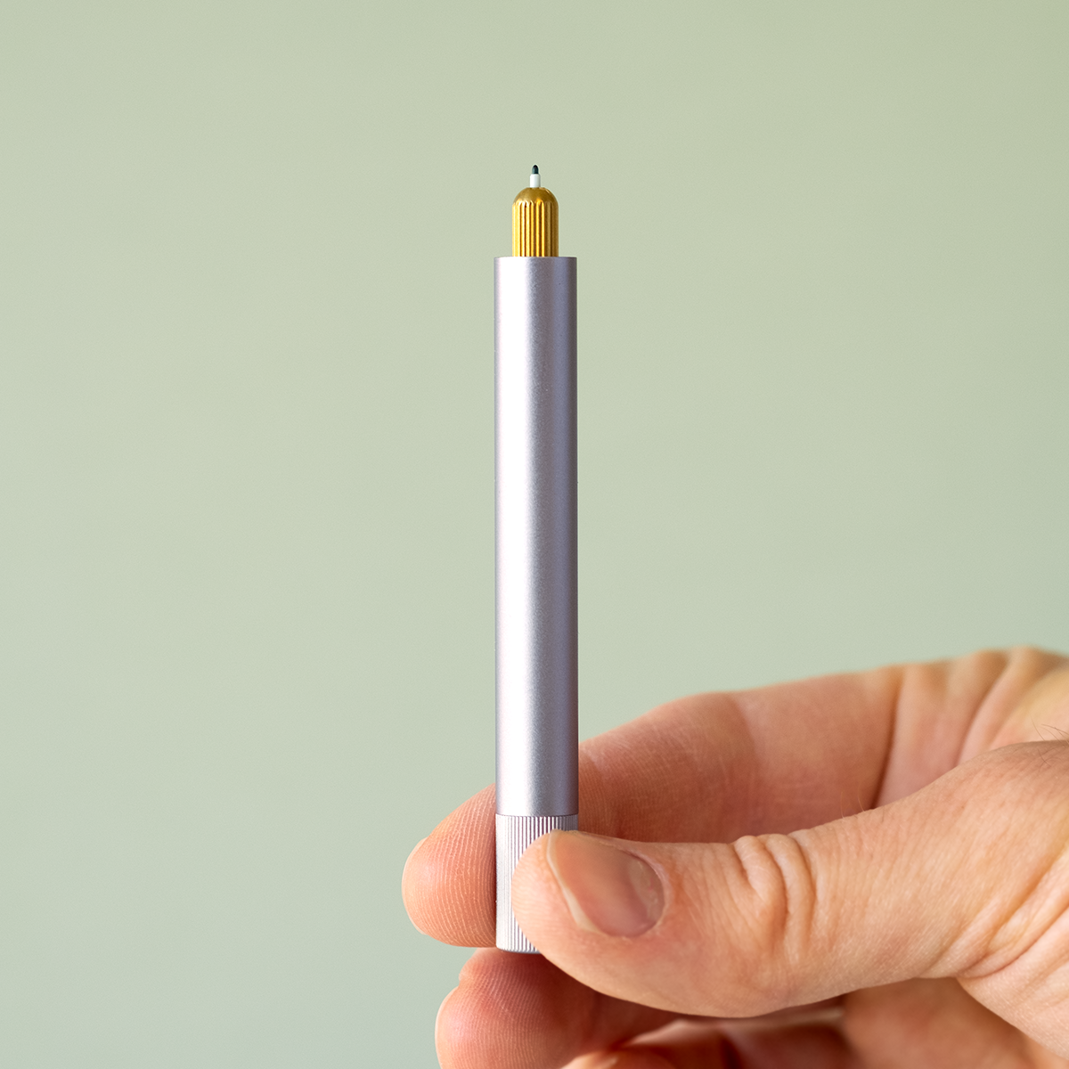 The Lumos Mini refillable pen in Lilac