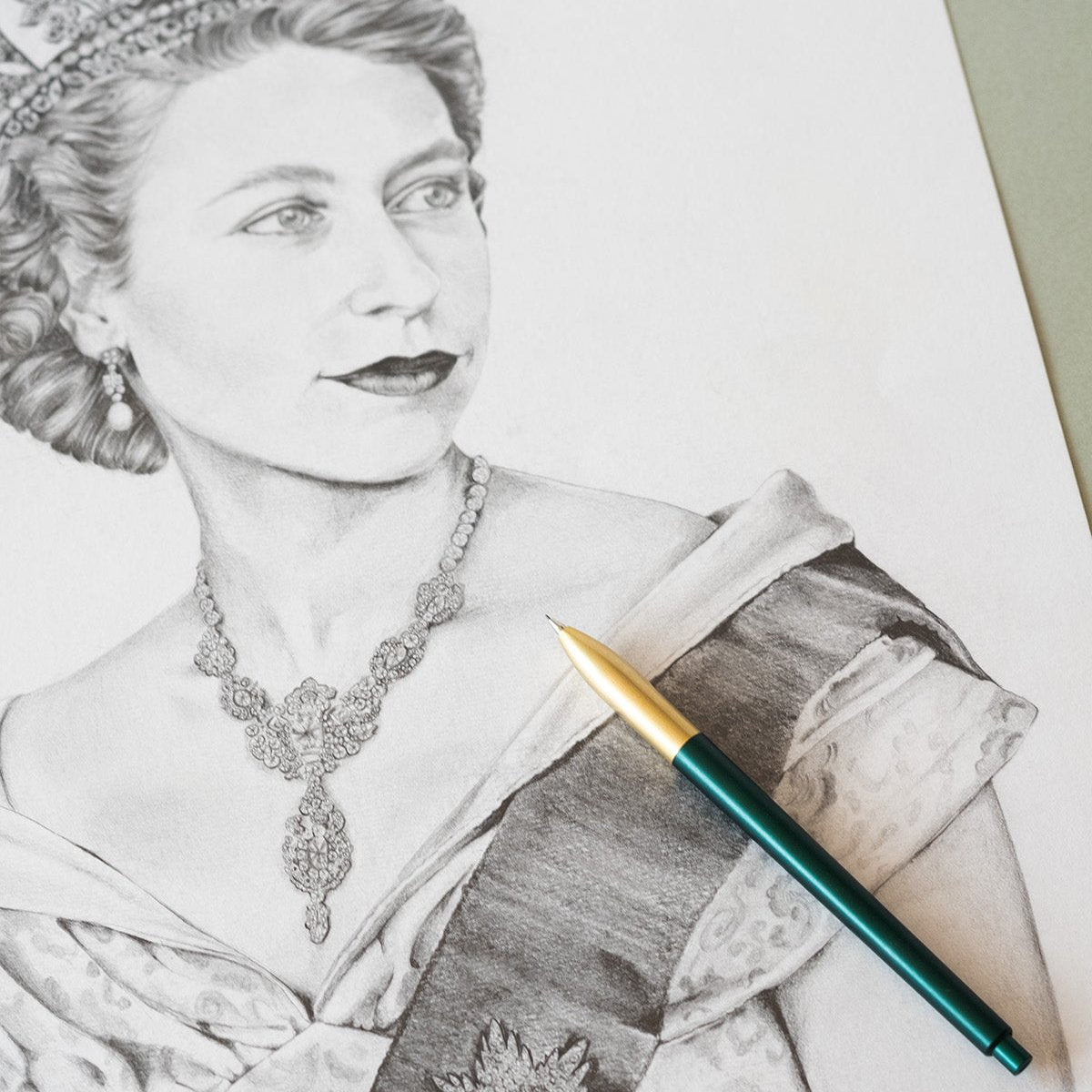 Tom's Studio Mechanical Pencil in Ivy with an illustration of Queen Elizabeth I