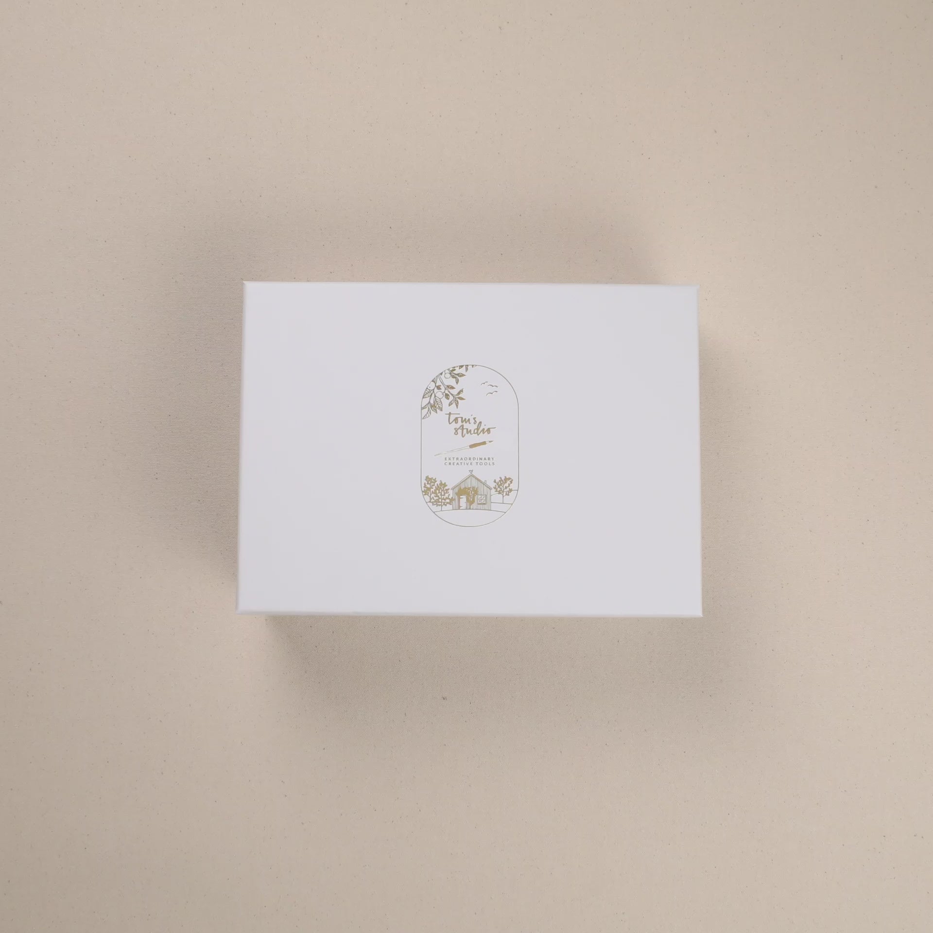 Stop motion video showing the contents of the Wren gift set including: set of three mini fountain pen inks, the studio pad and Wren refillable writing pen, with beautiful gold foiled gift box