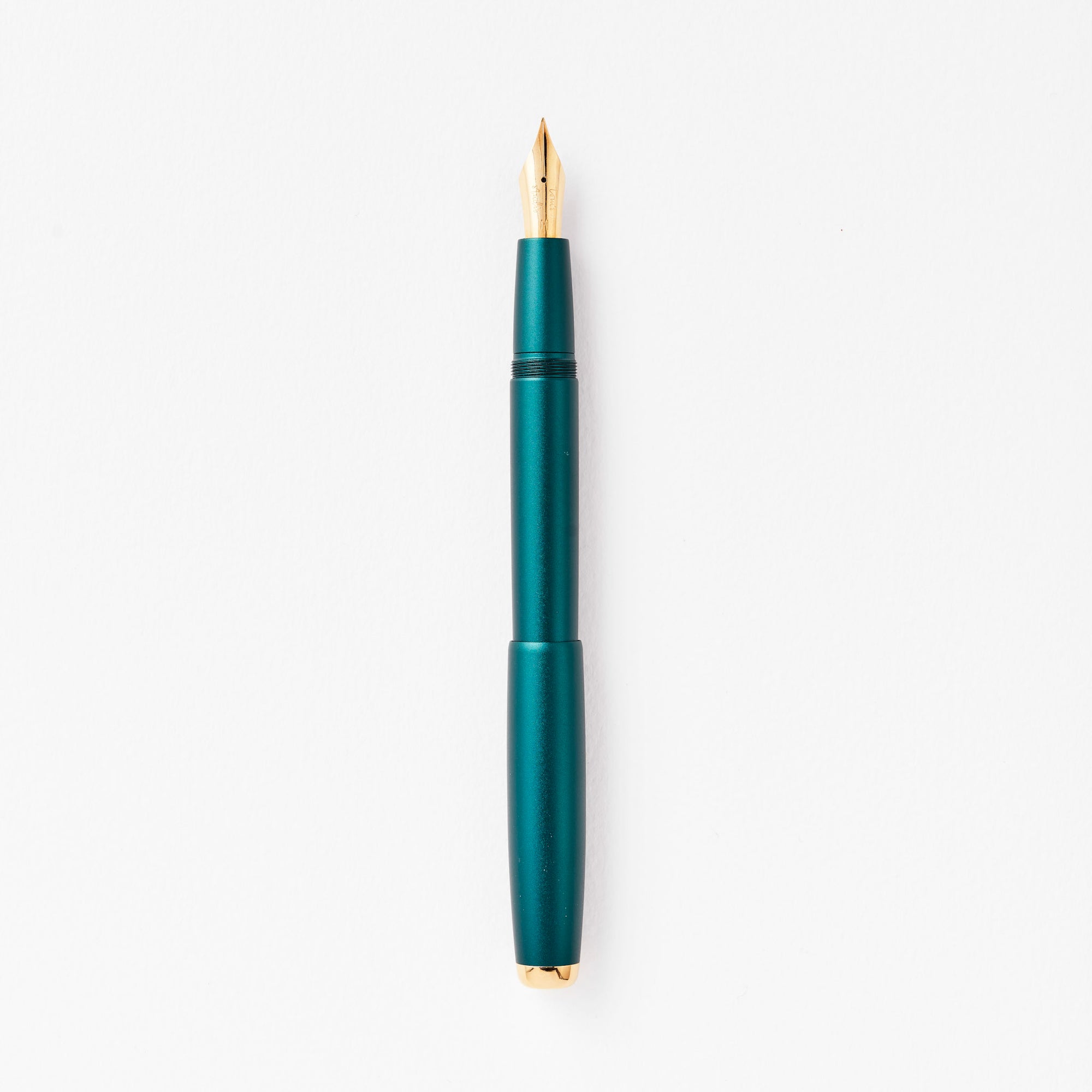 The Studio Fountain Pen in Ivy with Medium Gold nib
