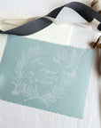 The Bloom calligraphy pen in Peony with oblique nib setting shown with an illustrated note