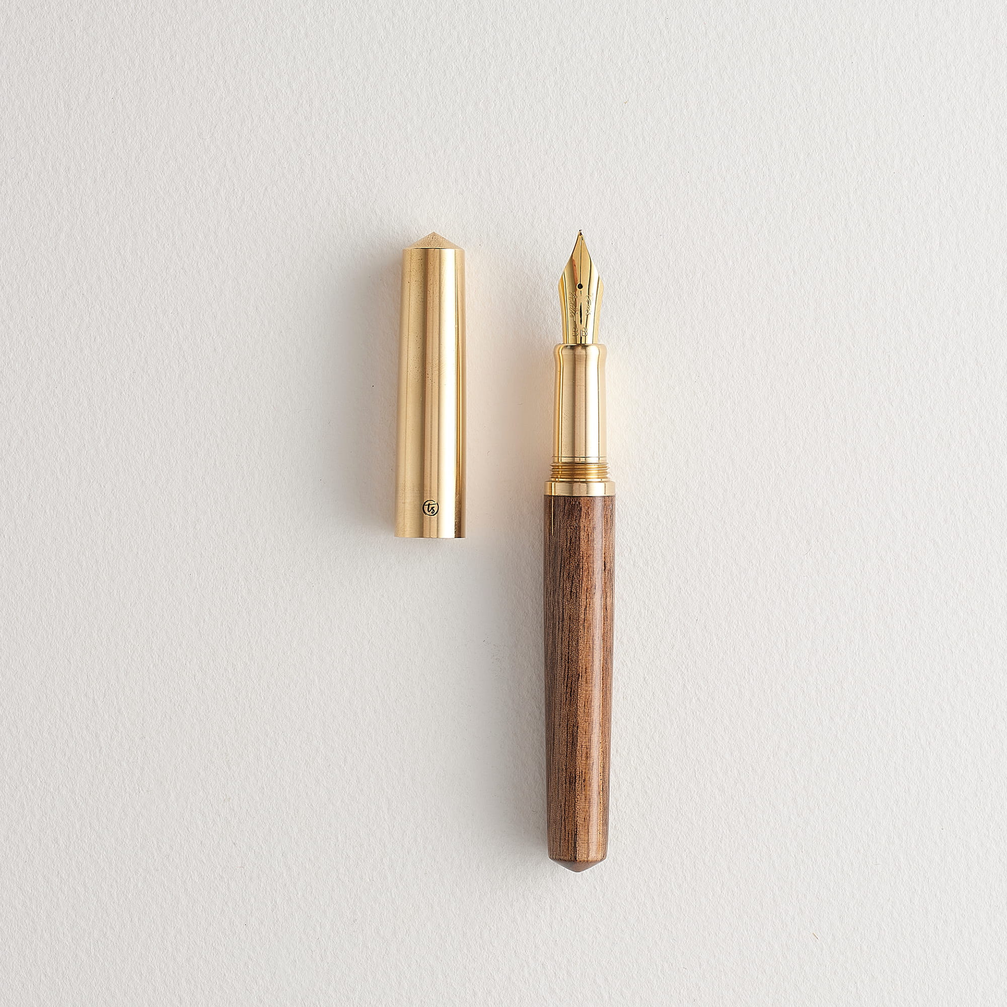 Studio Handmade – Walnut
