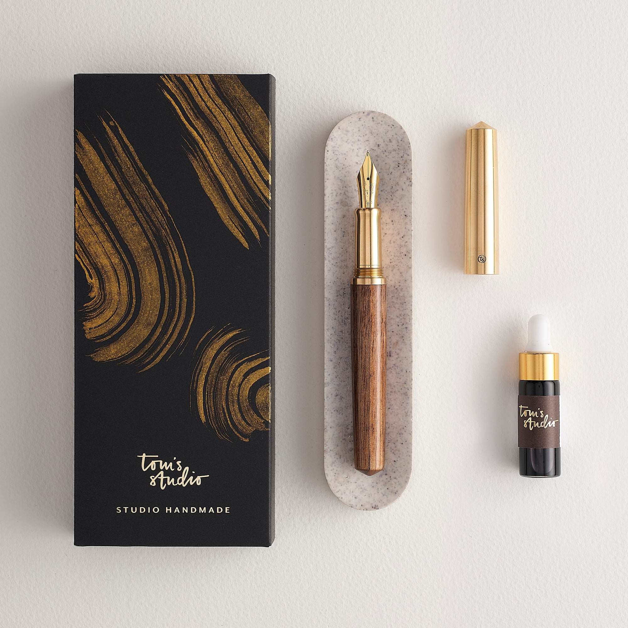 Studio Handmade – Walnut