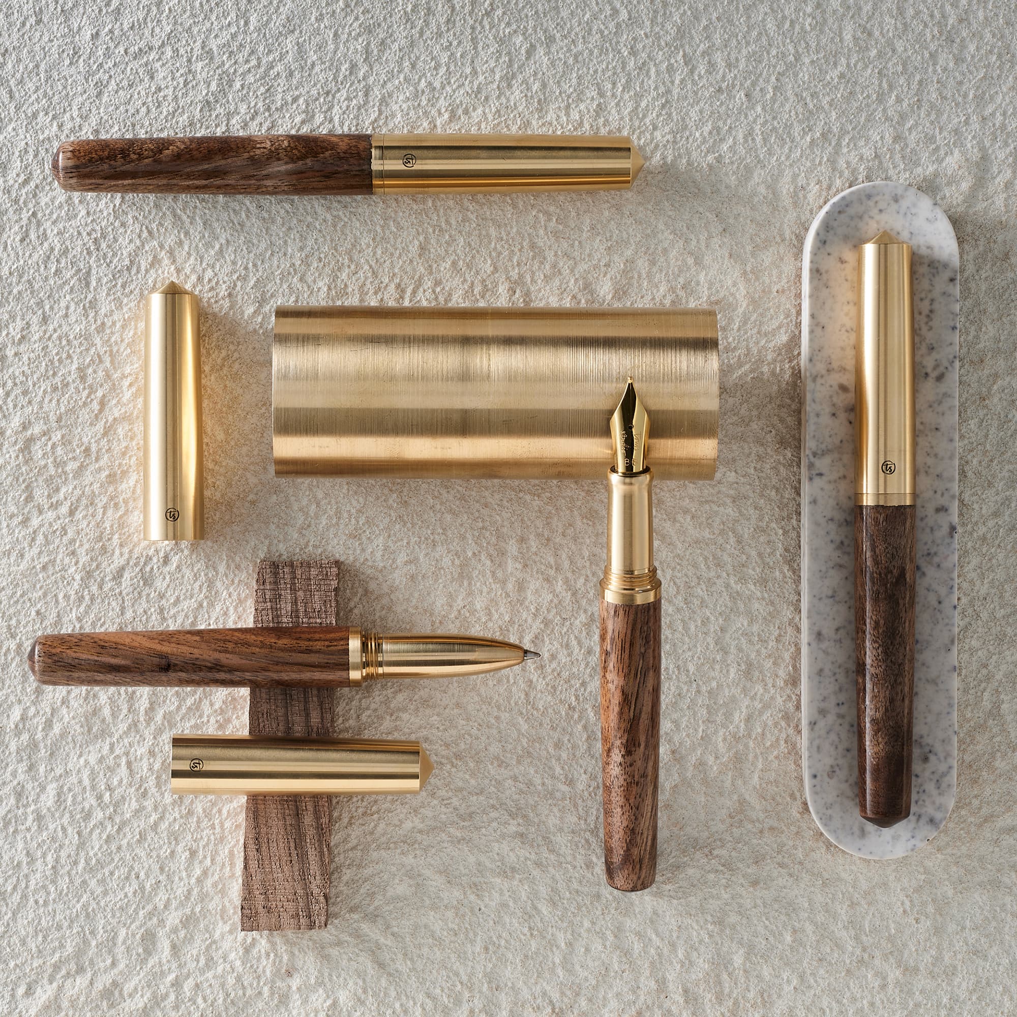 Studio Handmade – Walnut