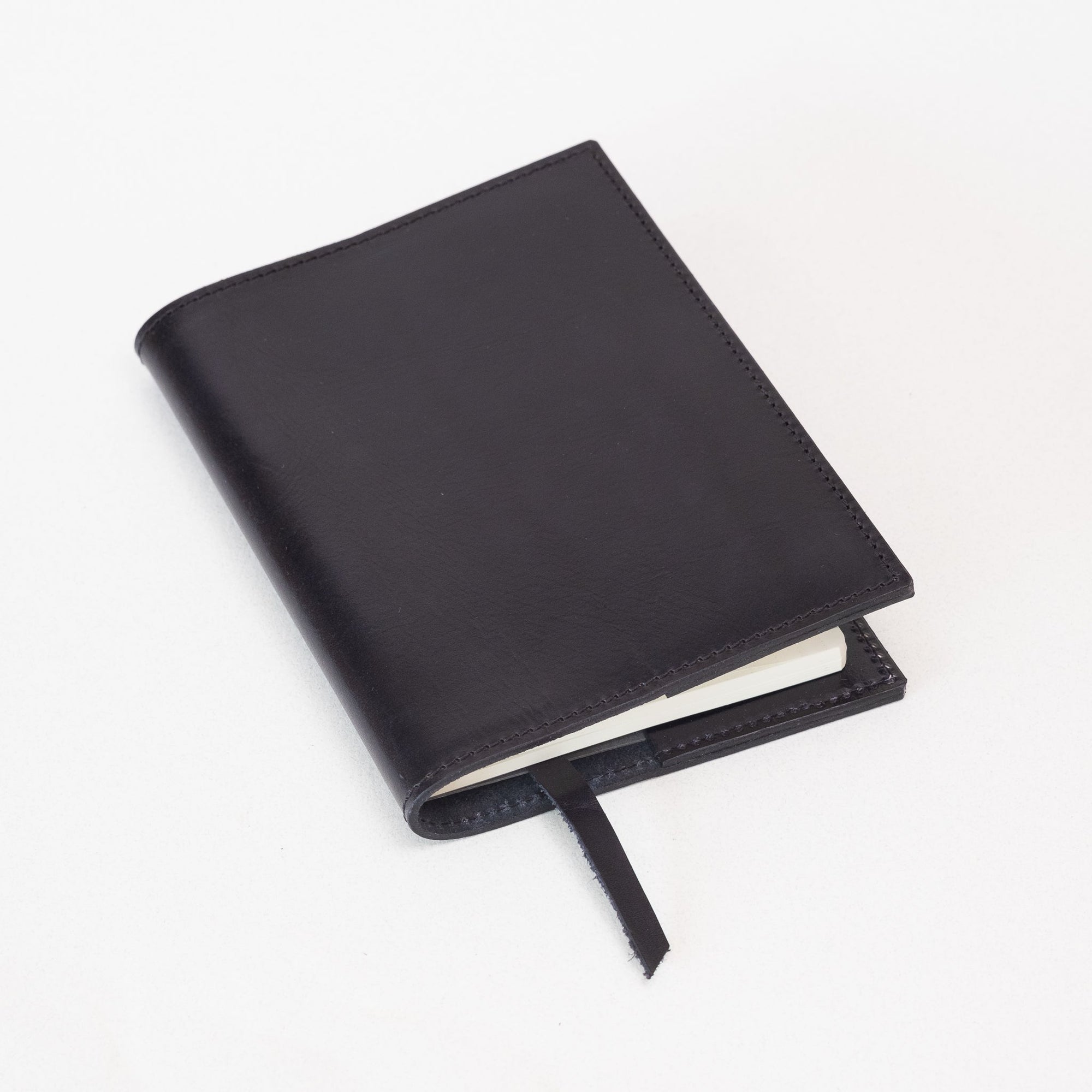 Handmade by Edward De Lacy: leather notebook / journal in black. Closed cover.