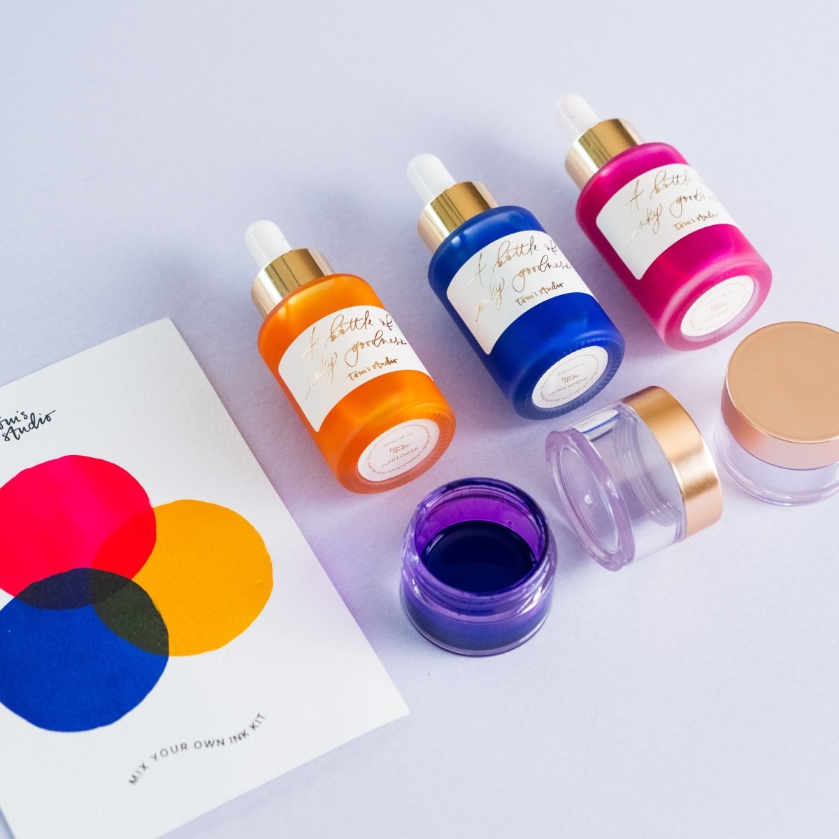 Contents of Mix Your Own Calligraphy Ink gift set including Sunflower, Ultra Marine and Hot Pink, and ink pots for colour mixing