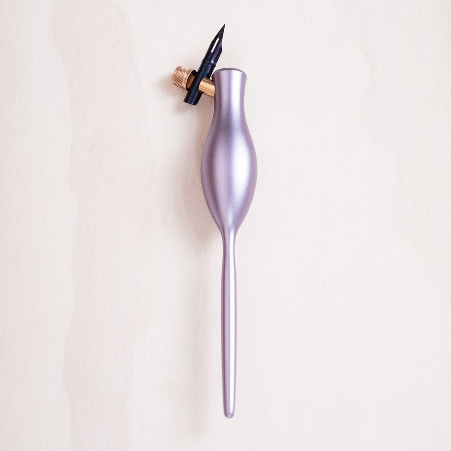The carrot calligraphy pen in wisteria
